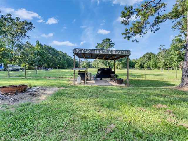 45 County Road 2219, Cleveland, TX 77327