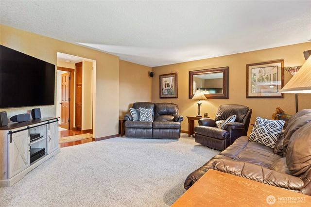22715 Country Drive E, Graham, WA 98338