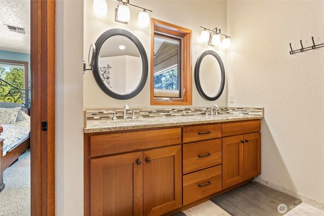 22715 Country Drive E, Graham, WA 98338