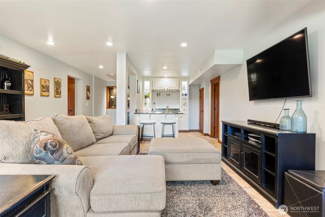 22715 Country Drive E, Graham, WA 98338