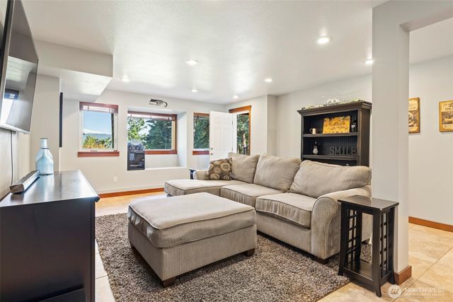 22715 Country Drive E, Graham, WA 98338
