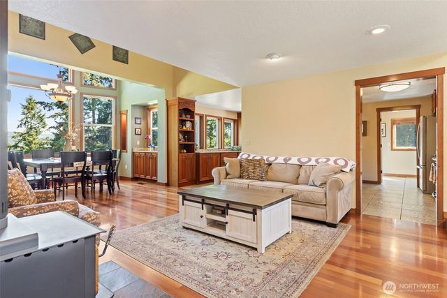 22715 Country Drive E, Graham, WA 98338