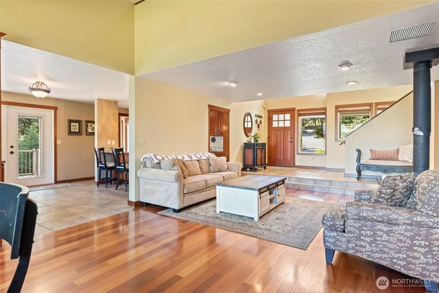 22715 Country Drive E, Graham, WA 98338
