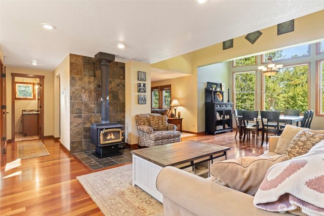 22715 Country Drive E, Graham, WA 98338