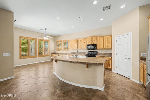 6587 S MARTINGALE Road, Gilbert, AZ 85298