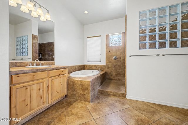 6587 S MARTINGALE Road, Gilbert, AZ 85298
