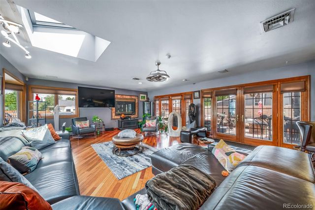 1590 Roslyn Street, Denver, CO 80220