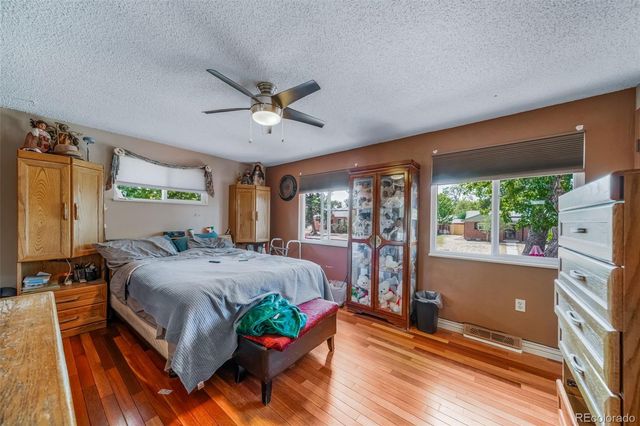 1590 Roslyn Street, Denver, CO 80220