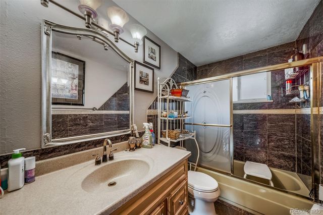 1590 Roslyn Street, Denver, CO 80220