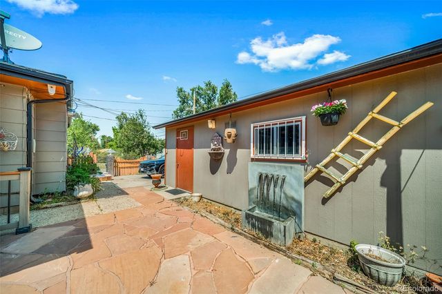 1590 Roslyn Street, Denver, CO 80220