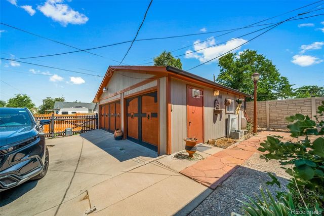 1590 Roslyn Street, Denver, CO 80220