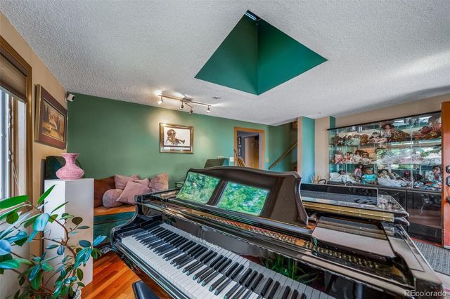 1590 Roslyn Street, Denver, CO 80220