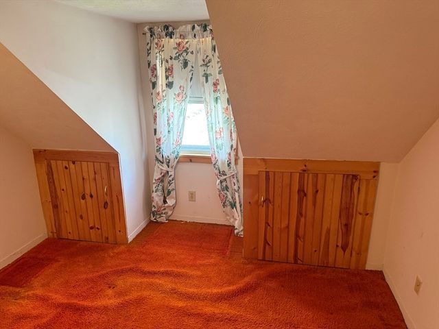 17 Royal St, Agawam, MA 01030