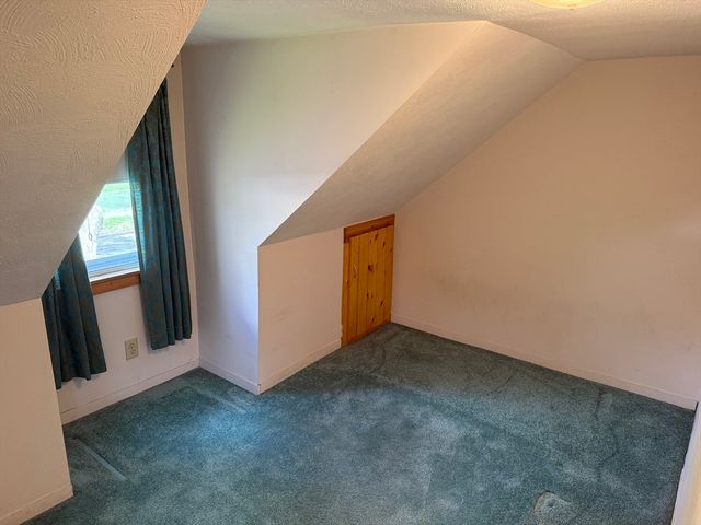 17 Royal St, Agawam, MA 01030