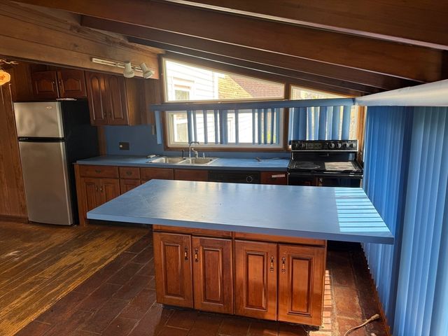 17 Royal St, Agawam, MA 01030