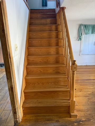 17 Royal St, Agawam, MA 01030