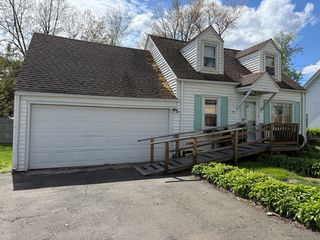 17 Royal St, Agawam, MA 01030