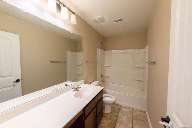 5526 CASTLE BROOK DR, San Antonio, TX 78218