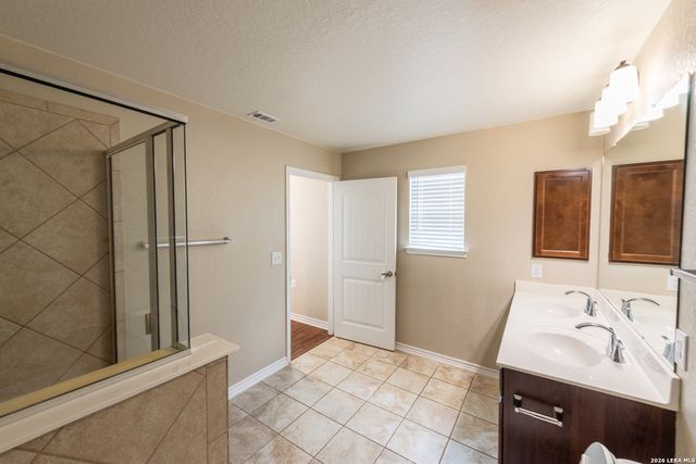 5526 CASTLE BROOK DR, San Antonio, TX 78218