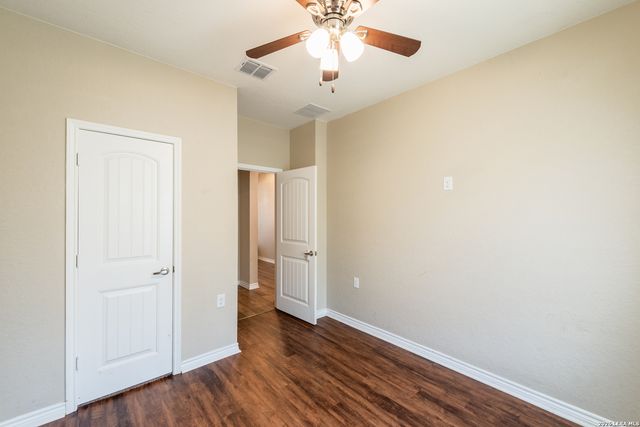 5526 CASTLE BROOK DR, San Antonio, TX 78218