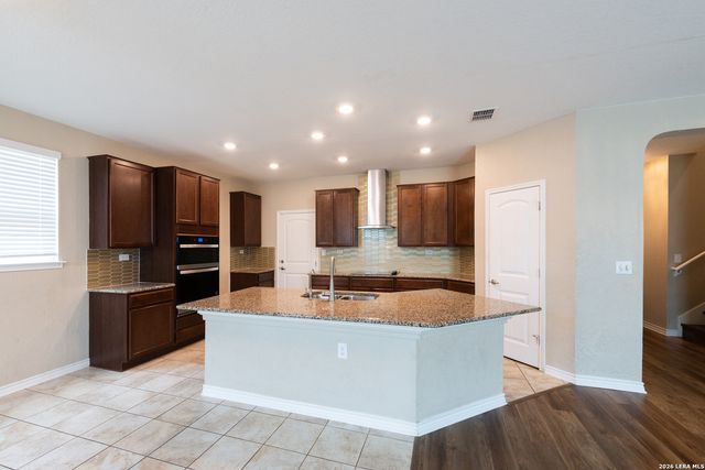 5526 CASTLE BROOK DR, San Antonio, TX 78218