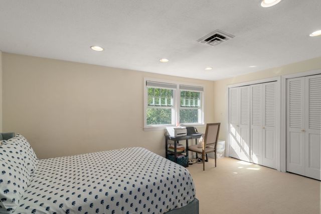60 Hammond Pond Parkway 60, Brookline, MA 02467