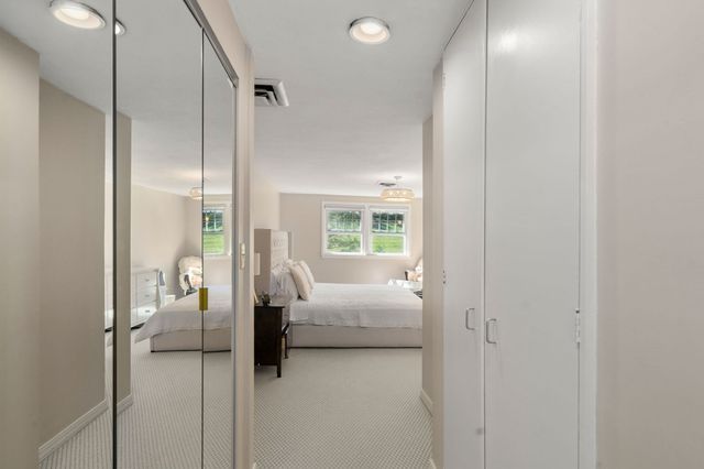 60 Hammond Pond Parkway 60, Brookline, MA 02467