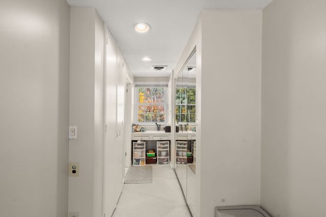 60 Hammond Pond Parkway 60, Brookline, MA 02467