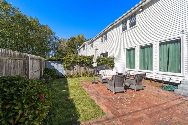 60 Hammond Pond Parkway 60, Brookline, MA 02467