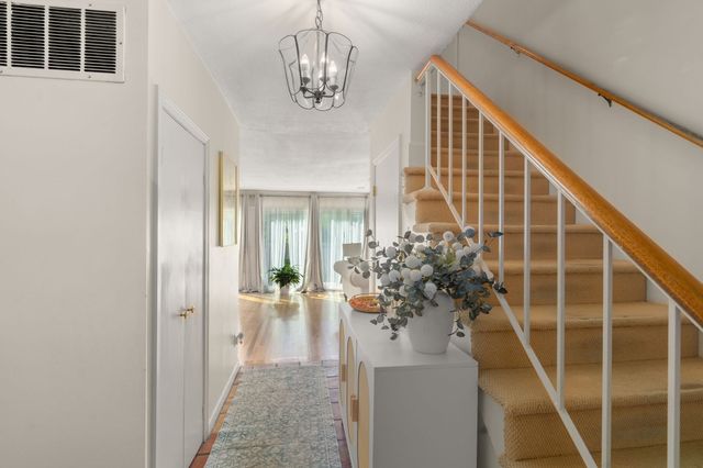 60 Hammond Pond Parkway 60, Brookline, MA 02467