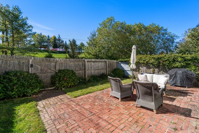 60 Hammond Pond Parkway 60, Brookline, MA 02467
