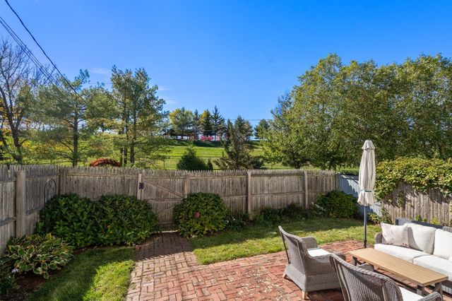 60 Hammond Pond Parkway 60, Brookline, MA 02467