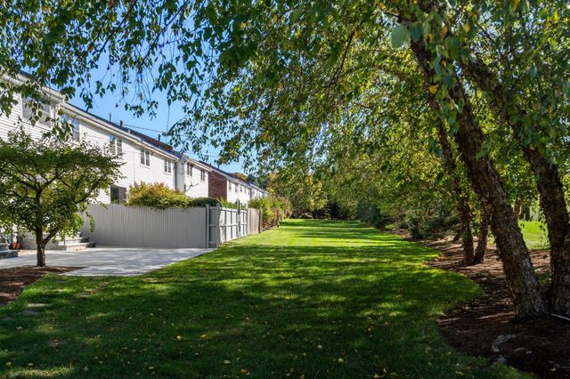 60 Hammond Pond Parkway 60, Brookline, MA 02467