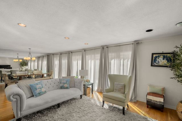 60 Hammond Pond Parkway 60, Brookline, MA 02467