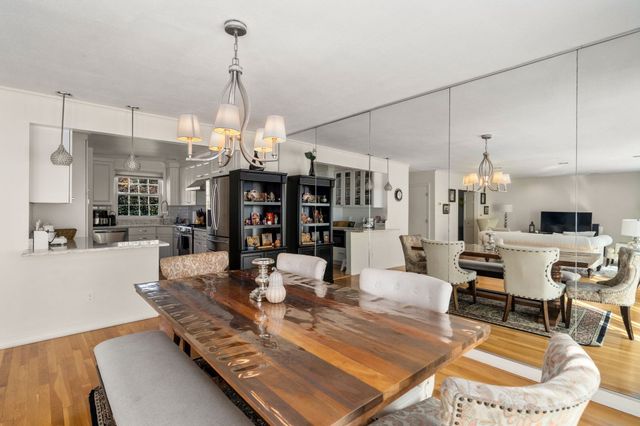 60 Hammond Pond Parkway 60, Brookline, MA 02467