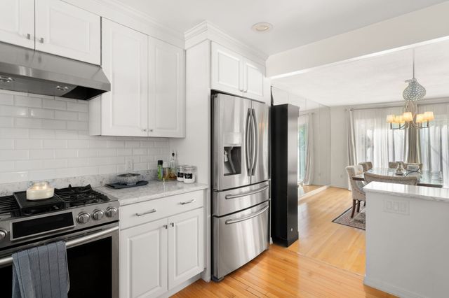 60 Hammond Pond Parkway 60, Brookline, MA 02467