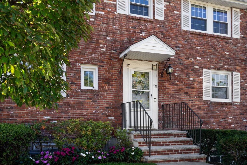 60 Hammond Pond Parkway 60, Brookline, MA 02467