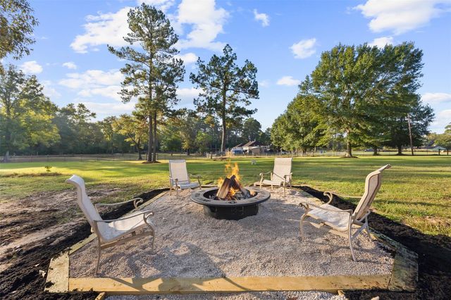 40 Olson Road, New Waverly, TX 77358