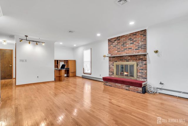20 Sheldon Place, Piscataway, NJ 08854