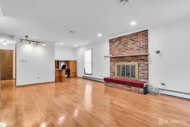 20 Sheldon Place, Piscataway, NJ 08854