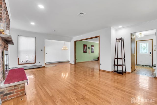 20 Sheldon Place, Piscataway, NJ 08854