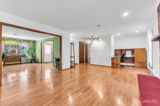 20 Sheldon Place, Piscataway, NJ 08854