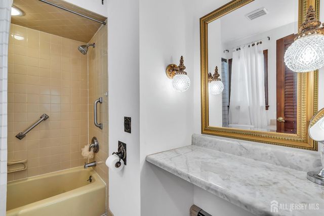20 Sheldon Place, Piscataway, NJ 08854