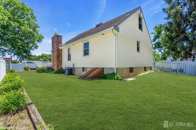 20 Sheldon Place, Piscataway, NJ 08854