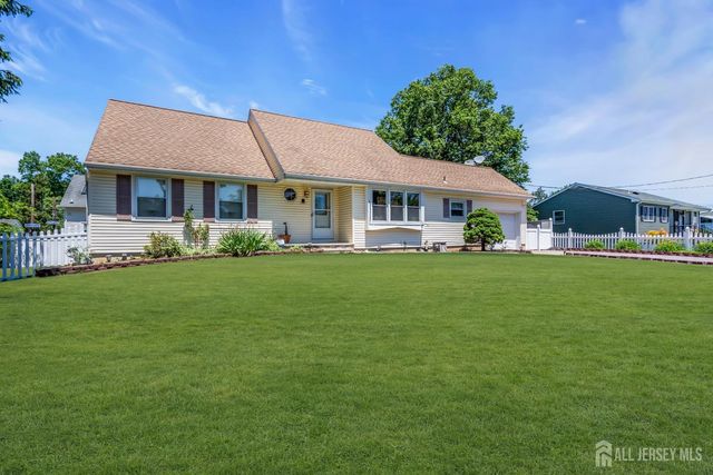 20 Sheldon Place, Piscataway, NJ 08854