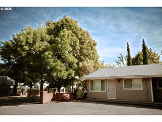 9334 N LOMBARD St, Portland, OR 97203