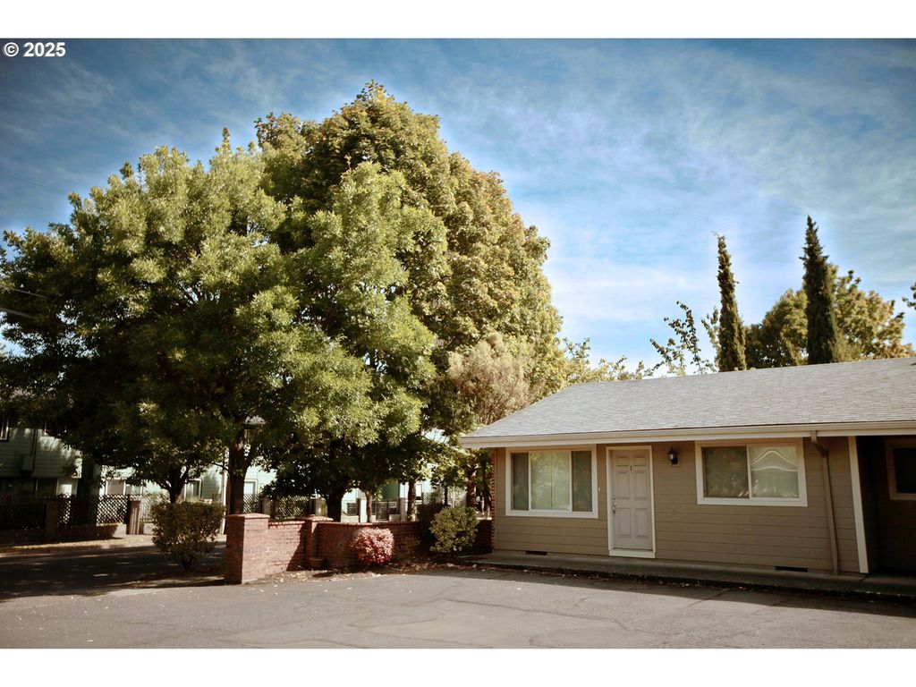 9334 N LOMBARD St, Portland, OR 97203