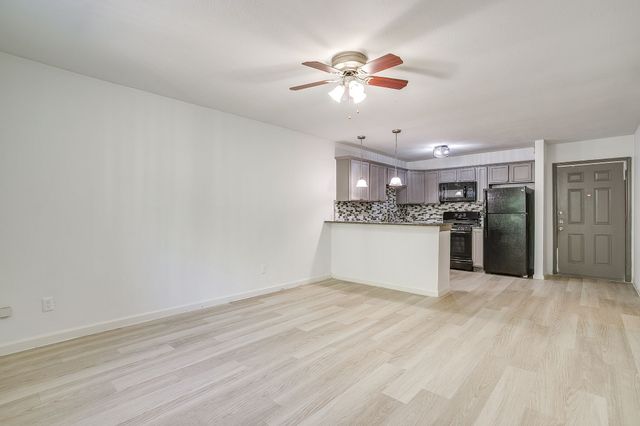 3870 Tulsa Way 16, Fort Worth, TX 76107