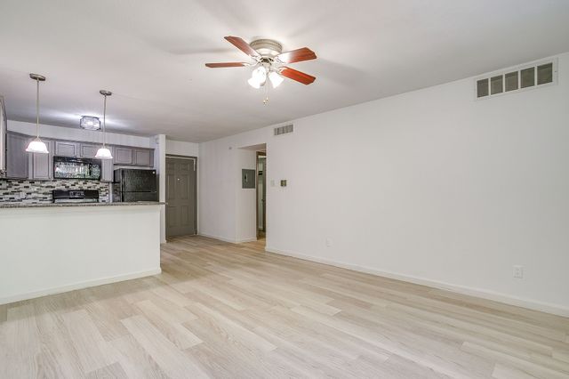 3870 Tulsa Way 16, Fort Worth, TX 76107
