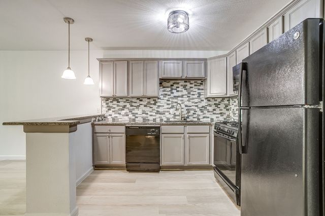 3870 Tulsa Way 16, Fort Worth, TX 76107